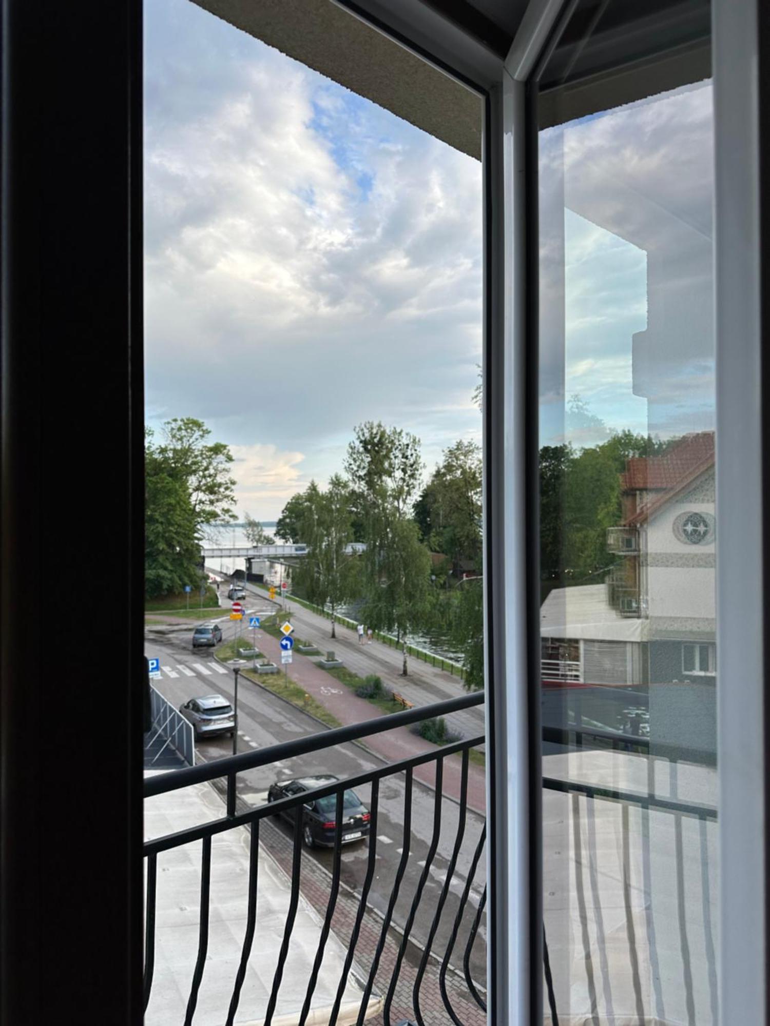 Piekny Apartament Z Widokiem Na Jezioro Niegocin Lejlighed Giżycko Eksteriør billede